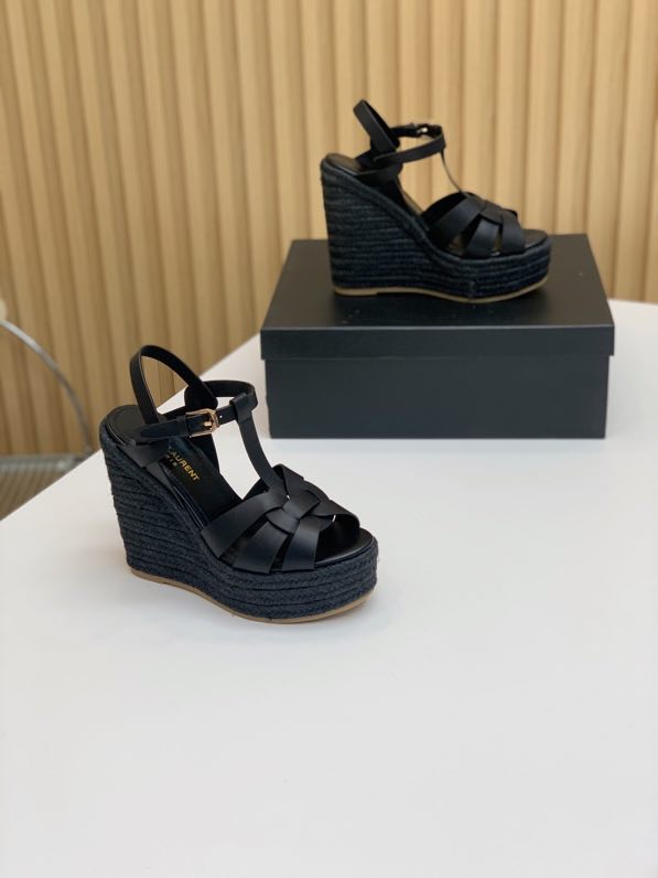 Sandals on high heel black фото 2