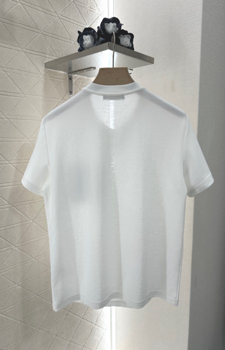 T-shirt women's фото 2