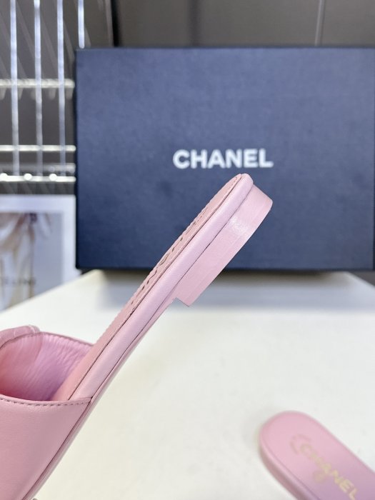 Шлепанцы женские фото 8