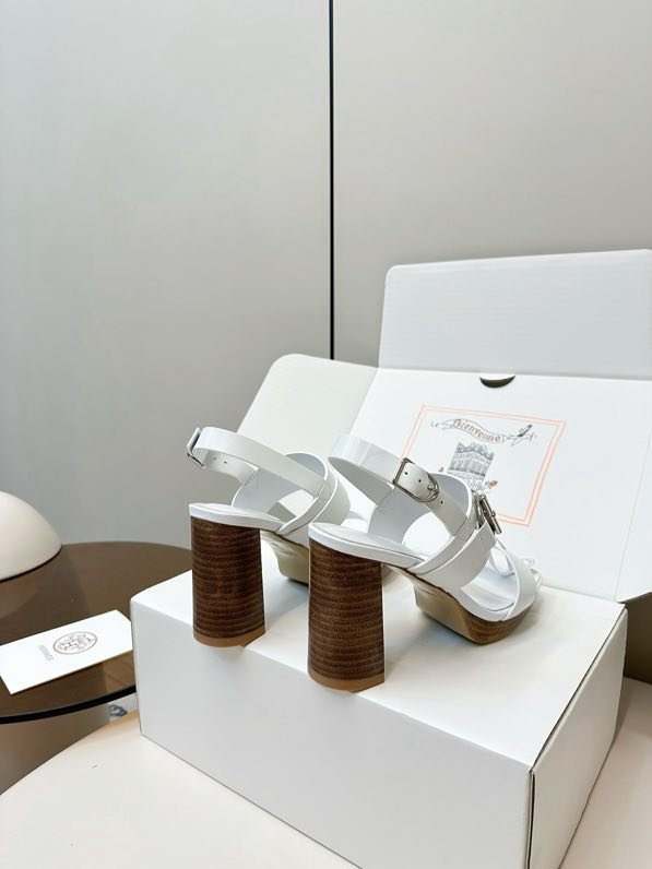 Босоножки фото 3