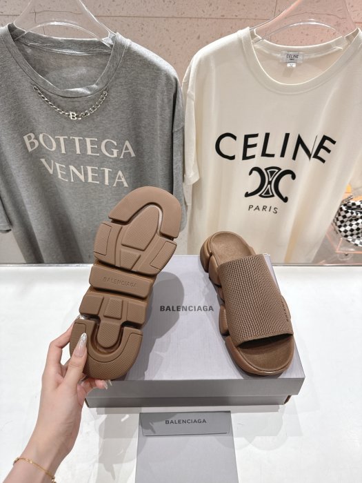 Шлепанцы женские фото 9