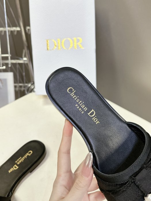 Шльопанці жіночі фото 7