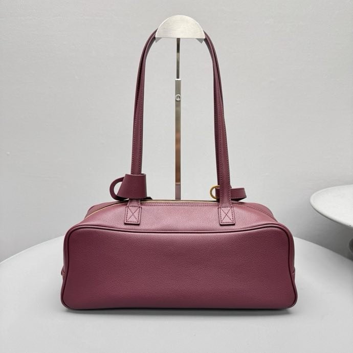 Сумка кожаная женская Carrie 39 см фото 5