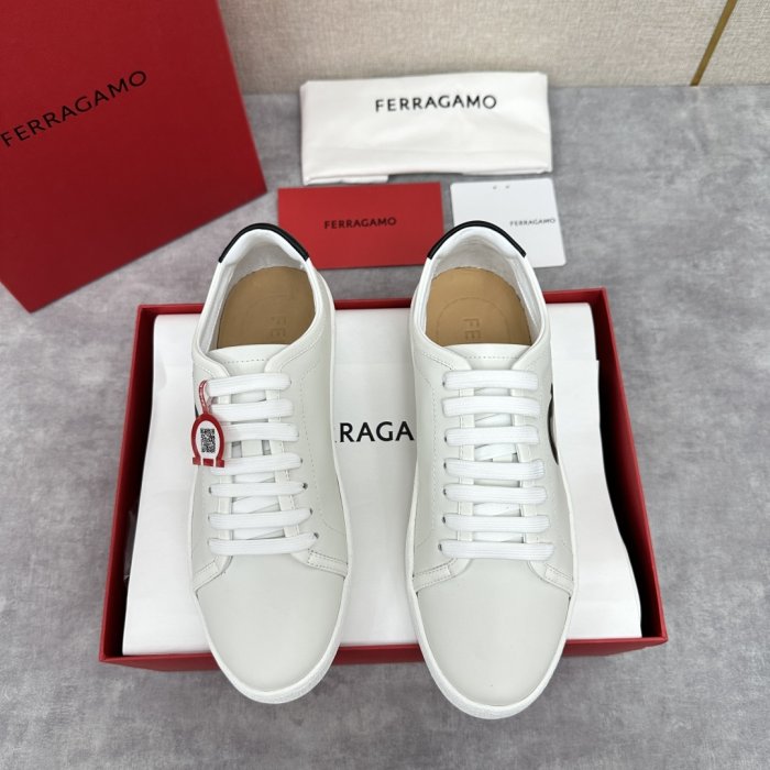 Кросівки чоловічі