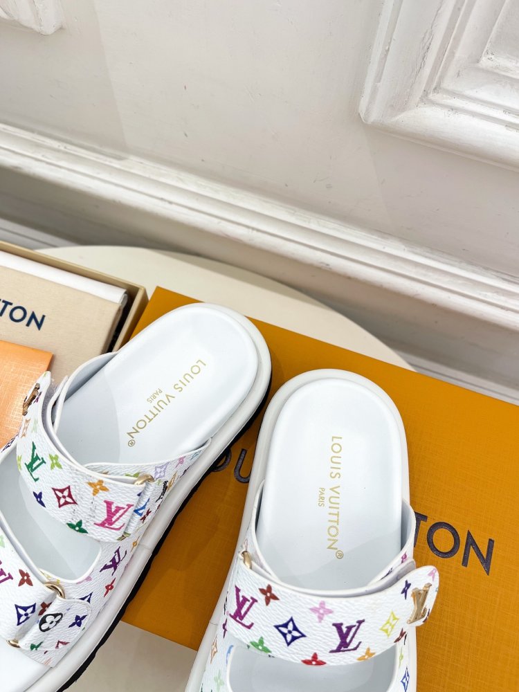 Шльопанці жіночі фото 7