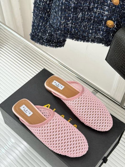 Шлепанцы женские фото 4