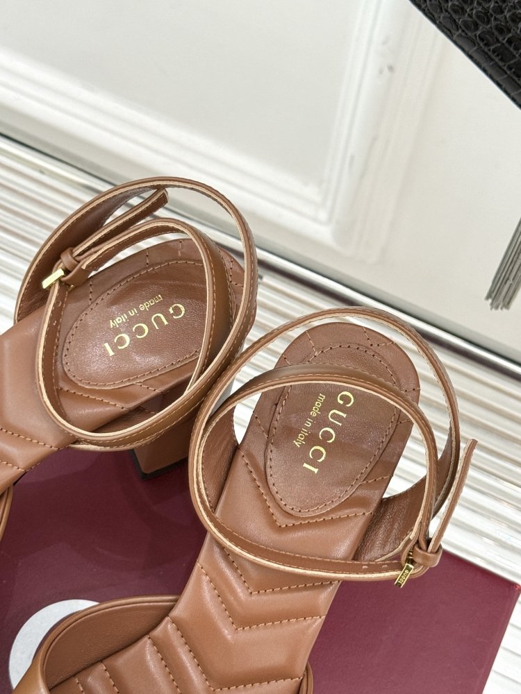 Босоножки фото 8