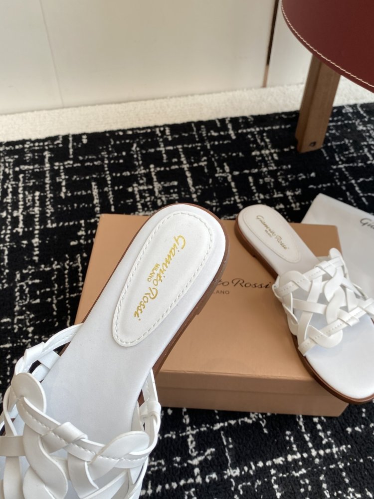 Шльопанці жіночі фото 8