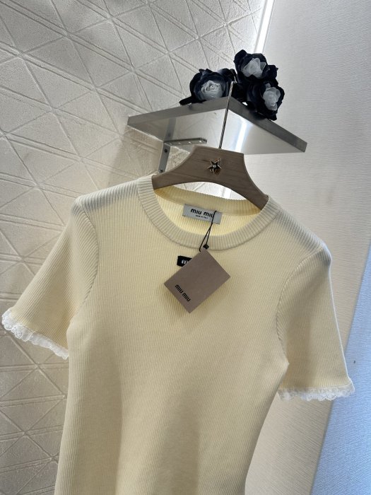 T-shirt women's фото 3