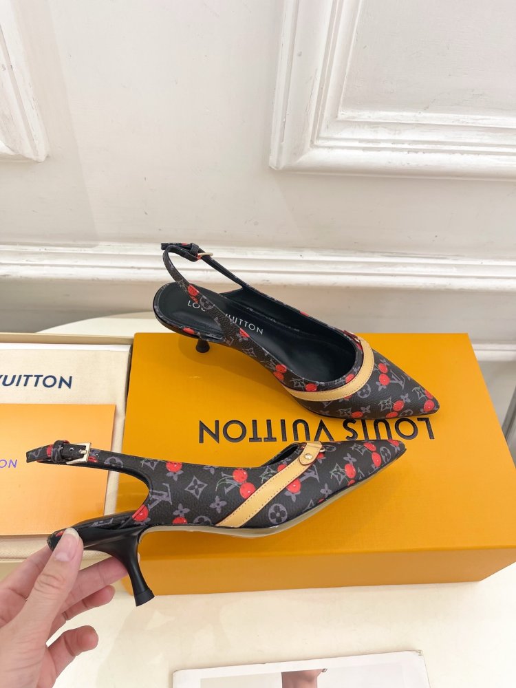 Босоножки фото 4