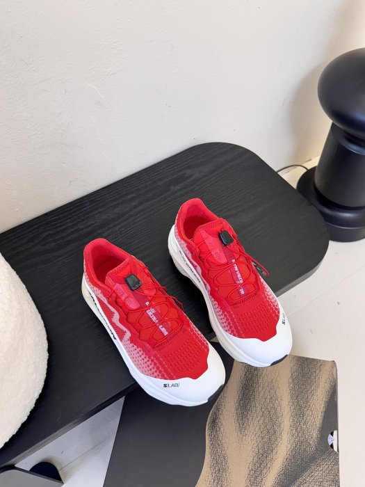 Кроссовки женские SALOMON XT WHISPER