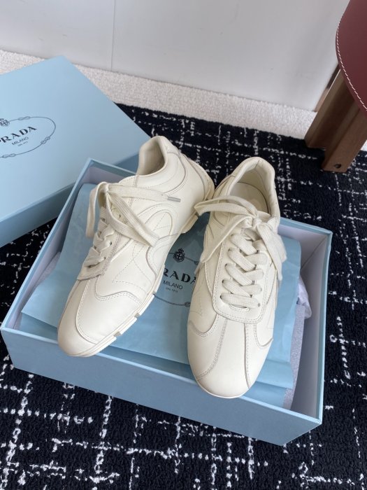 Кроссовки женские фото 5