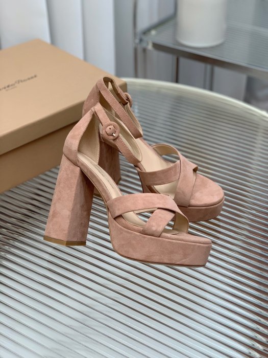 Босоножки фото 2