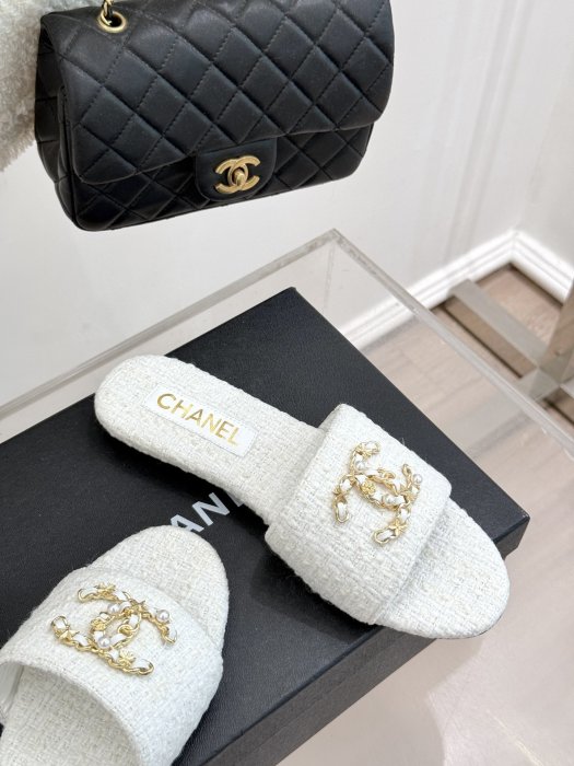 Шлепанцы женские фото 5