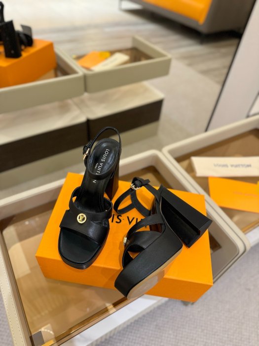 Босоножки фото 5