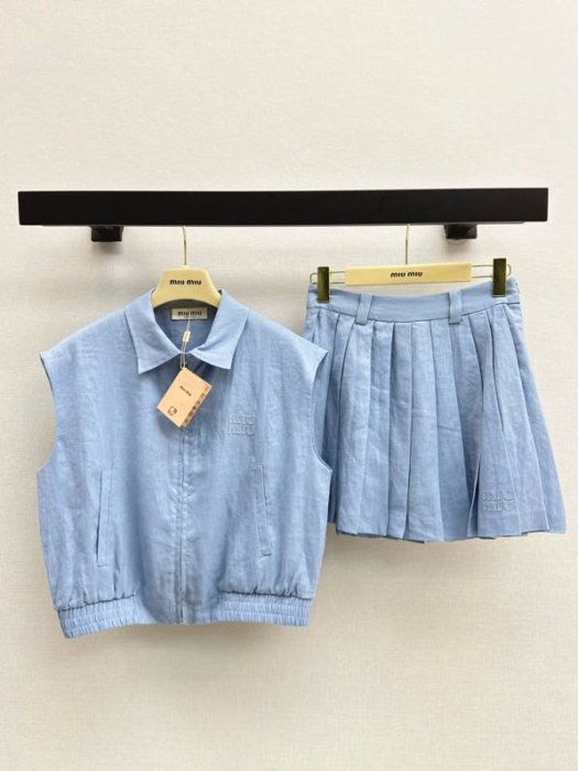 Костюм жіночий