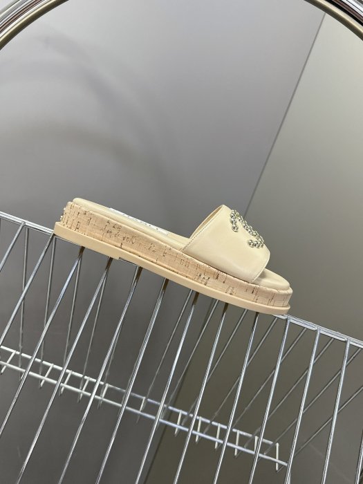 Шлепанцы женские фото 5