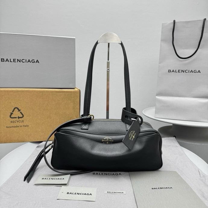 A bag leather women's Carrie 39 cm