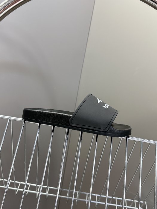 Шлепанцы фото 5