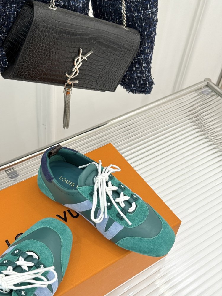 Кроссовки женские фото 5