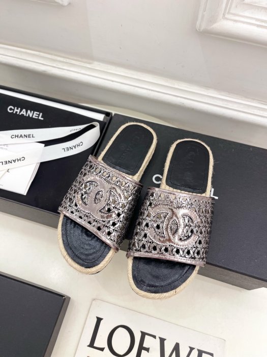 Шлепанцы женские фото 5