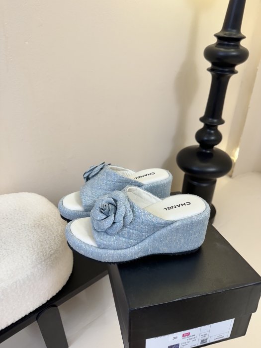 Шлепанцы женские фото 5