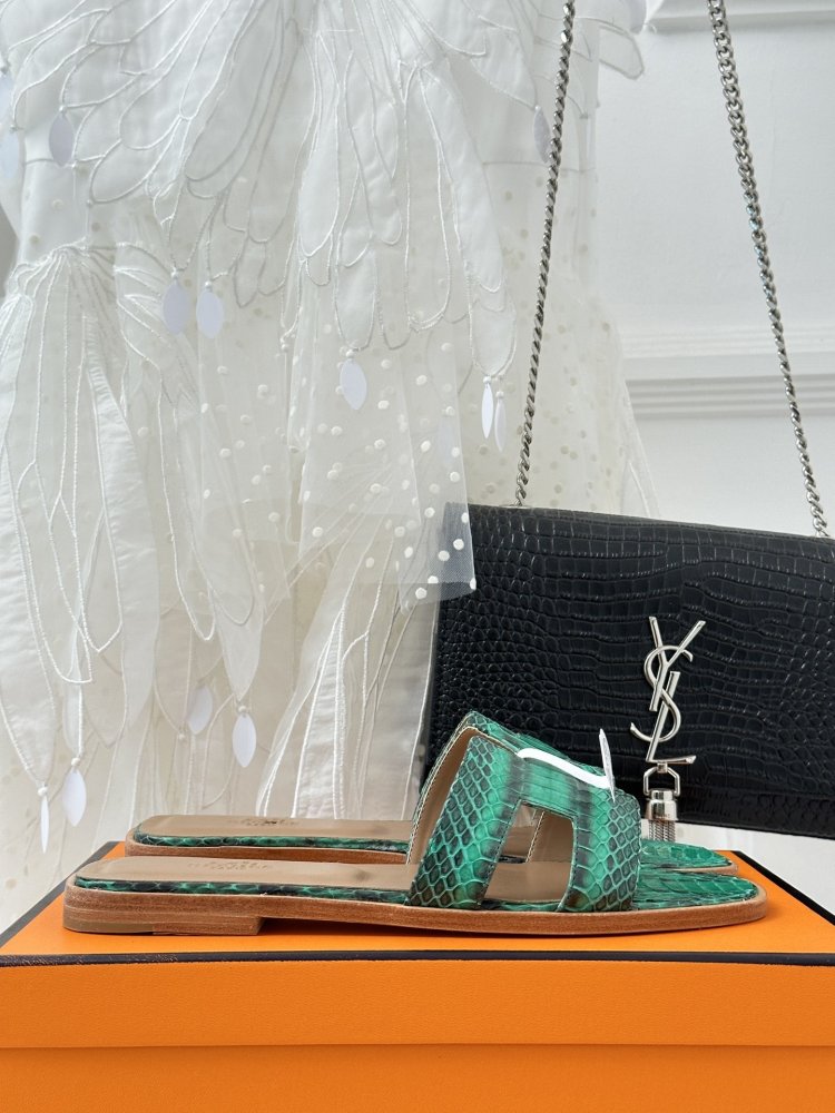 Шлепанцы женские