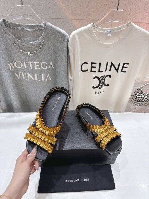 Шлепанцы фото 4