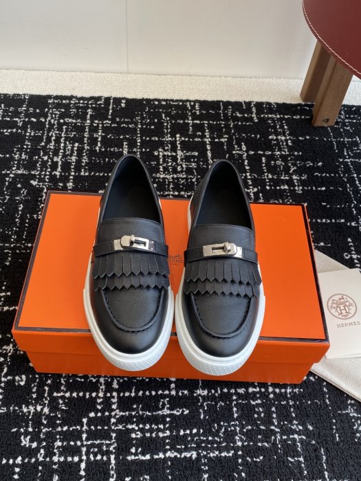 Лоферы кожаные женские