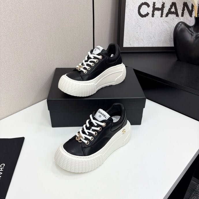 Кросівки жіночі фото 3