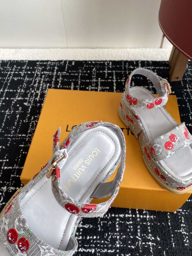 Сандалии женские фото 8