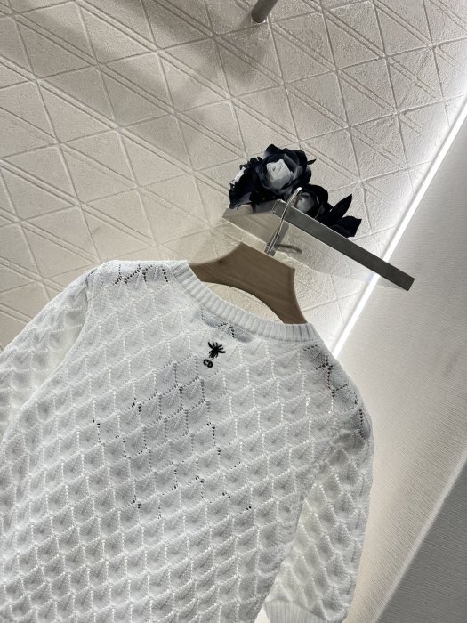 T-shirt women's фото 4