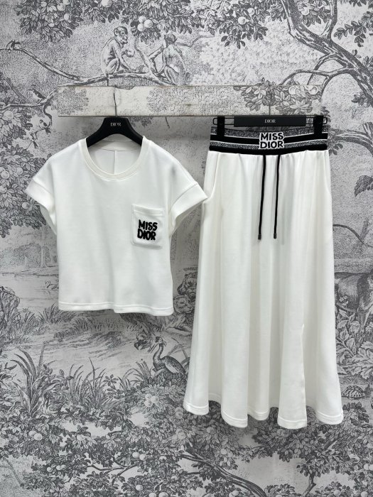 Костюм женский