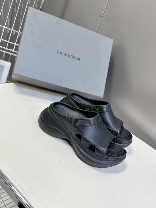 Шлепанцы фото 2