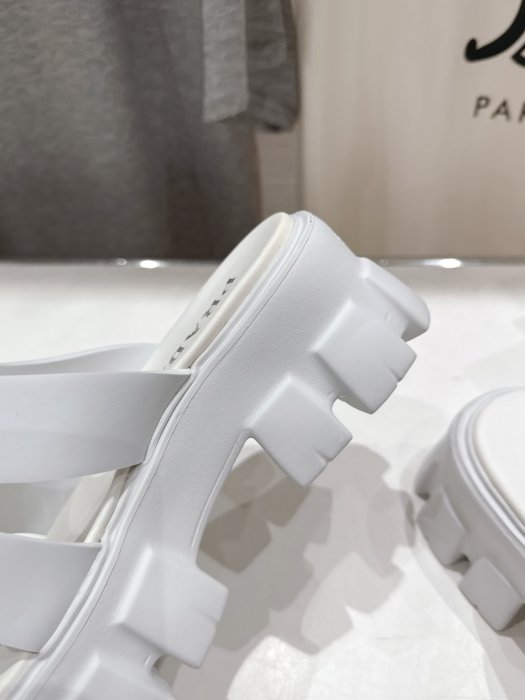 Шлепанцы фото 8