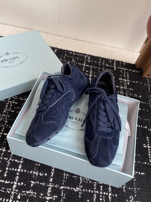 Кроссовки женские фото 5