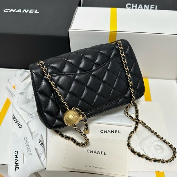 Сумка кожаная CHANEL Flap Bag AS1787 20 см фото 8