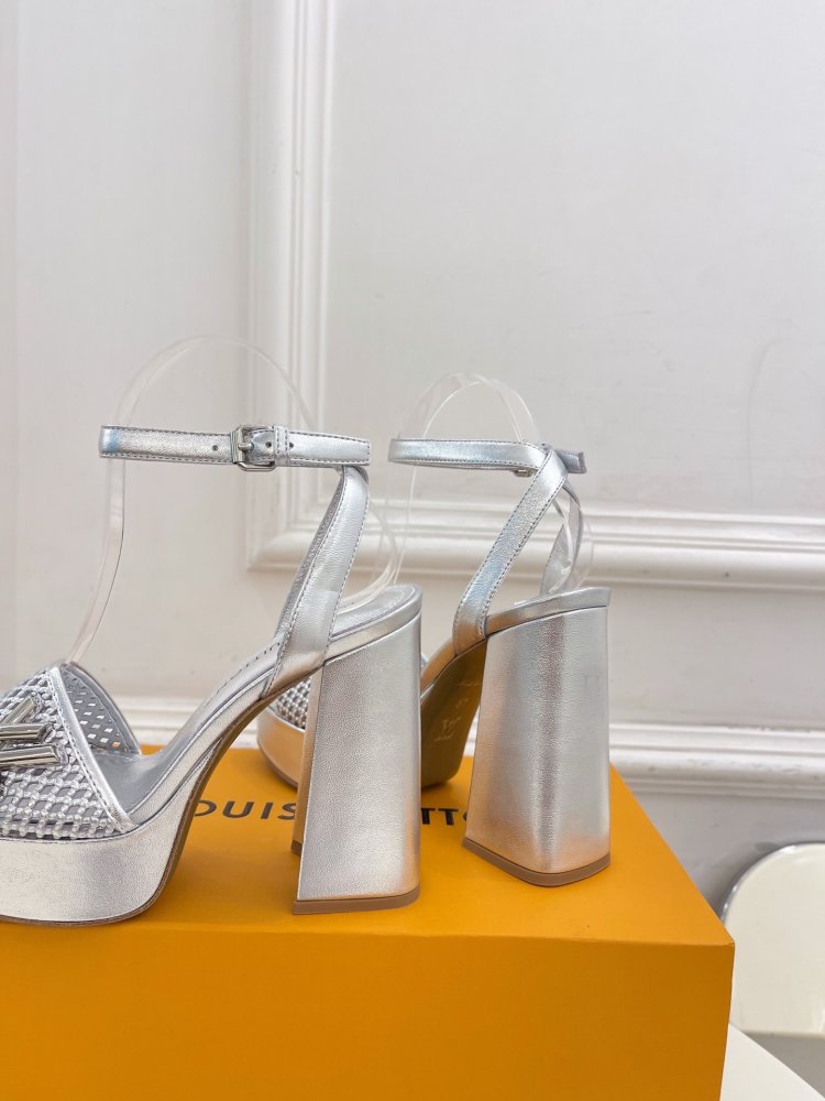 Босоножки фото 8