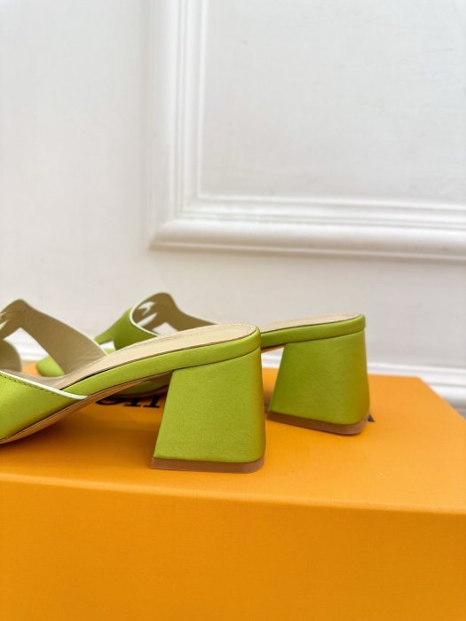 Босоножки фото 8