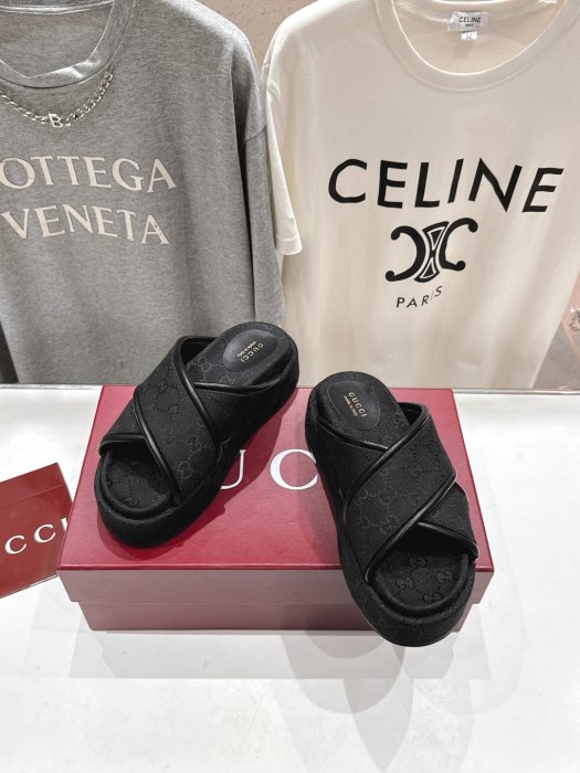 Шлепанцы фото 2