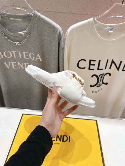 Шлепанцы женские фото 5