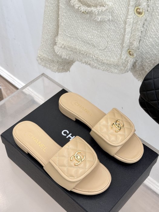 Шлепанцы фото 3