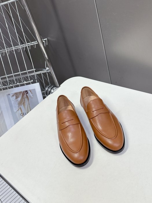 Лоферы женские