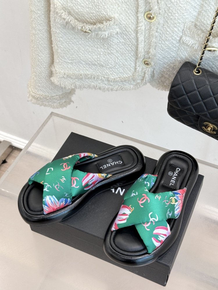 Шлепанцы женские фото 2