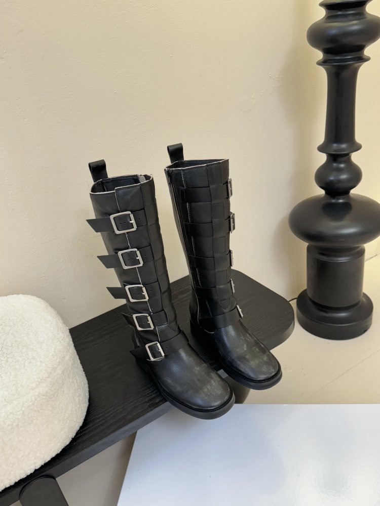 Чоботи жіночі