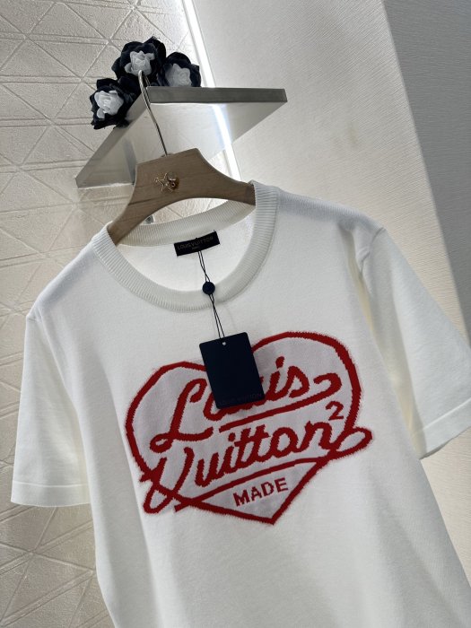 T-shirt women's фото 3