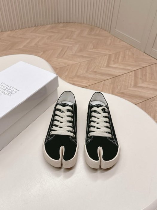 Кеды женские с раздвоенным носком