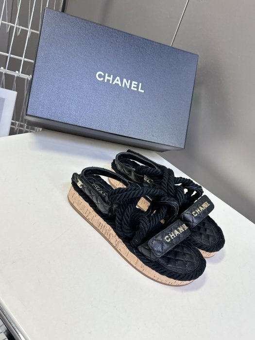 Шлепанцы женские фото 2