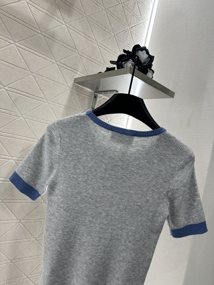 T-shirt women's фото 4