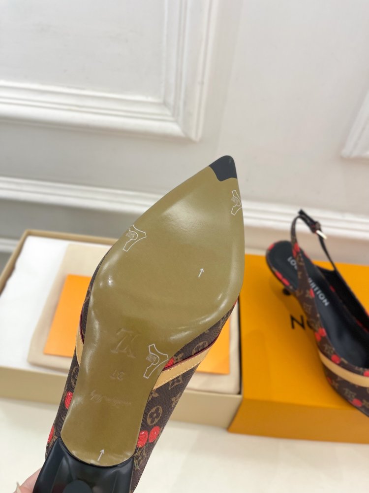 Босоножки фото 9